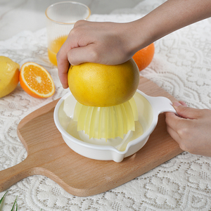 日本进口手动榨汁杯橙子榨汁杯水果原汁压榨器厨房手工柠檬挤汁器