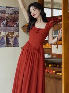 法式复古少女方领连衣裙2023新款女露背裙子质感高级感红色礼服裙