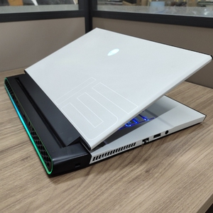外星人m15r2二手笔记本电脑i7-9750h独显rtx2060吃鸡游戏本白色