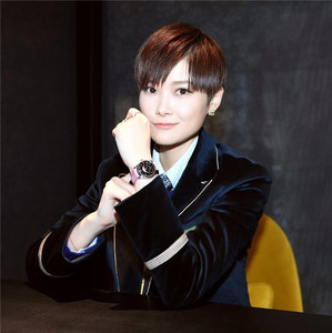 gucci古奇女表 李宇春款星空月相防水石英女士手表代购expert同款