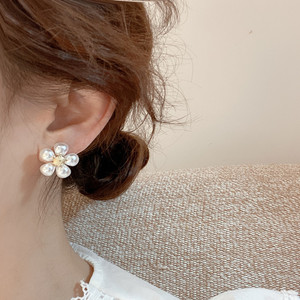 韩国新款925银针雏菊花朵珍珠耳钉法式优雅珍珠耳环百搭通勤耳环