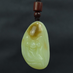 岫岩黄白老玉吊坠