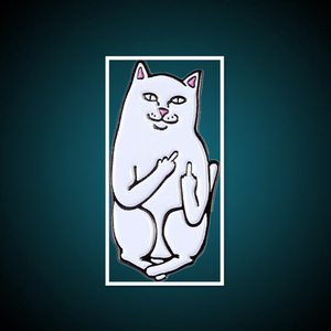 现货ripndip nerm splitting script pin中指猫贱猫胸针别针领针