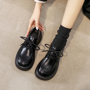 黑皮鞋女学生圆头