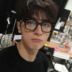 潮流黑框眼镜男防蓝光防辐射护眼方框显脸小平光眼镜粗框无度数