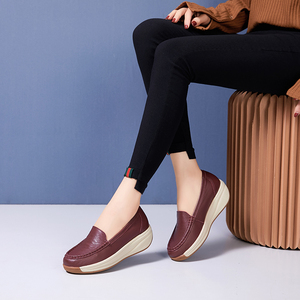 牛皮妈妈鞋全皮软底女鞋羊皮坡跟休闲鞋厚底皮鞋大码真皮摇摇鞋女