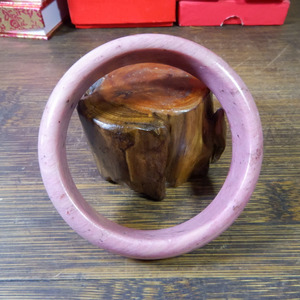 新疆桃花玉手镯