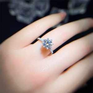 pt950铂金莫桑石戒指八爪花苞1克拉女钻戒婚戒定18k白金彩金店庆