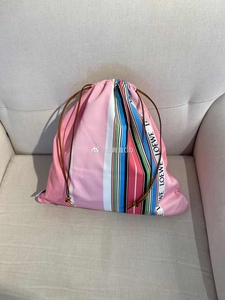 英现Loewe 粉色竖条纹抽绳小包 放购物袋或者菜篮子 很方便