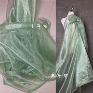 晨雾绿水晶纱 加密硬挺透明闪亮光网纱面料 设计师高定欧根纱布料