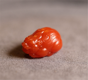 凉山南红瓦西料满肉满色有款精工貔貅雕件