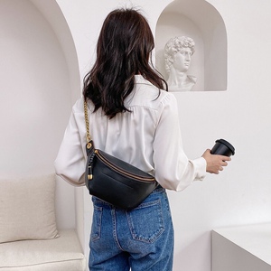 新款真皮胸包女ins大容量秋冬休闲百搭链条腰包饺子斜挎时尚潮酷