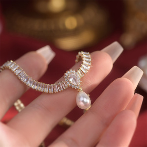 水晶颈链高级感轻奢复古重工项链女巴洛克水滴珍珠锁骨链小众设计