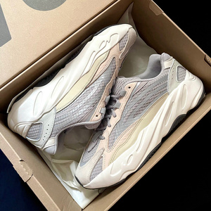 新款椰子700v2奶油白灰白男鞋秋季正品官网黑色老爹鞋男ins潮莆田