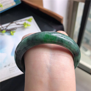 3月新品 鸿玉翡翠60圈口冰糯种乌鸡飘阳绿正圈手镯女款 e7030570