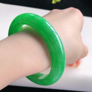 4月新品 鸿玉翡翠54圈口冰种满色正阳辣绿正圈手镯女款 x5033127