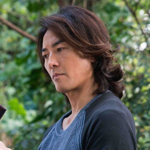 中分卷发郑伊健三七男士帅气短发蓬松男人假发套整顶假发棕色时尚