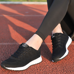 新款夏季女士运动鞋网面休闲平底轻便跑步韩版透气黑色大码旅游鞋