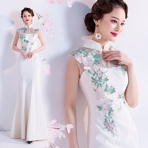 白色中式舞台演出服表演走秀主持人礼仪大合唱婚纱礼服旗袍2269