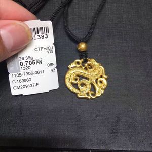 香港周大福传承系列飞龙在天古法黄金足金吊坠