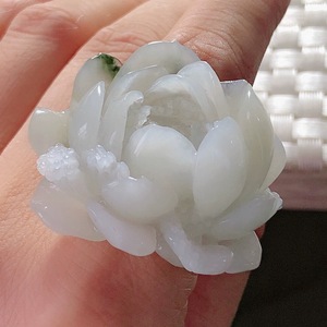 天娇玉器独山玉石透水白荷花戒指高冰种莲花扳指手饰正品天然翡翠
