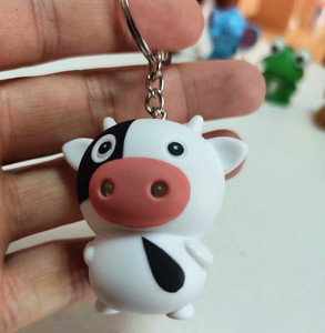 大牛钥匙链发声发光小动物奶牛钥匙扣 带声音手电筒挂件礼品母牛