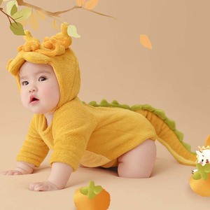 新生儿摄影服装宝宝拍照衣服男女百天春秋季节2024年新款黄色恐龙
