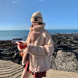 粉红色高级感短款外套女2023冬季新款小个子设计感保暖羊羔毛棉服