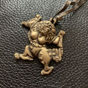 尼泊尔西藏手工精工雪狮天铁托甲吊坠做旧文玩藏式挂件做旧古玩