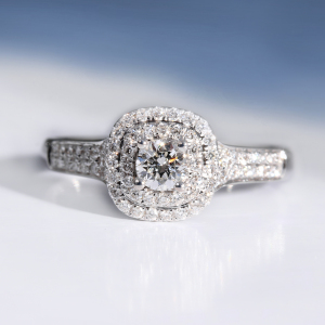 结婚戒指豪华围镶18k群镶钻石方形钻戒时尚通勤女戒显钻戒托戒指