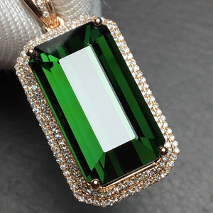 天然方形绿碧玺吊坠18k金围镶钻石彩宝收藏级祖母绿切割宝石项链