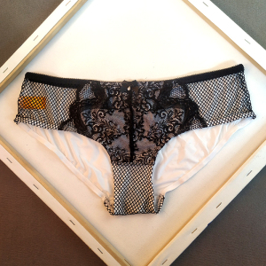 内裤黑色镶钻