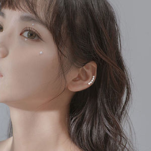 侧脸耳环