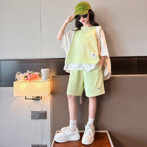 女童套装夏装假两件时髦儿童洋气运动夏季中大童短袖短裤两件套。