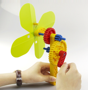 幼儿园大颗粒积木科技齿轮机械手摇风扇儿童玩具益智拼装宝宝传动
