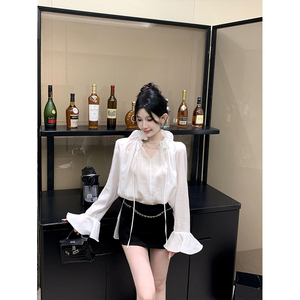 kubiliv【早安公主 】宫廷风白色花边领系带喇叭袖垂感上衣衬衫女