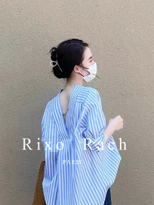 Rixo Rach法式不规则V领蓝色条纹衬衫女夏独特漂亮中袖中长款上衣
