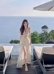 法式三亚海边拍照超仙度假沙滩裙泰国云南旅游修身性感吊带连衣裙