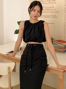 韩国chic夏季圆领露脐无袖背心+复古松紧腰工装口袋长款半身裙