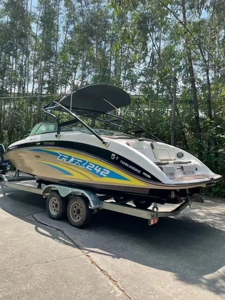 雅马哈242快艇二手水上摩托艇高速艇喷泵推进器游艇快艇豪华出售