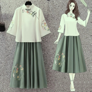 胖mm300斤新中式复古唐装汉服女大码旗袍上衣绿色半身裙两件套装