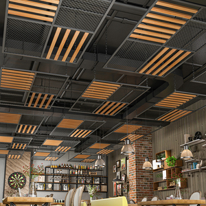 美式餐厅酒吧隔断屏风 顶上铁网木条组合 工业风铁艺吊顶装饰定制