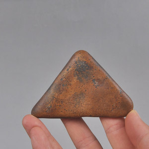 e324【三角形石片 小巧】大湾石小品石天然观赏石奇石手玩石头