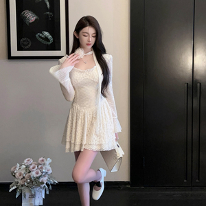 FairyJiang夏季镂空蕾丝格纹喇叭袖白色连衣裙显瘦挂脖短裙含飘带