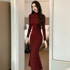 2024年新款连衣裙女春季长袖复古浪漫鱼尾针织红色高档长款包臀裙
