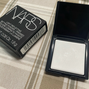 现货包邮国内柜小样纳斯nars蜜粉饼流光美肌1.8g定妆哑光控油持妆