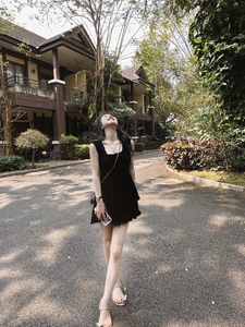 芭蕾风小黑裙吊带黑色连衣裙夏季裙子新款收腰显瘦高级蓬蓬裙短裙