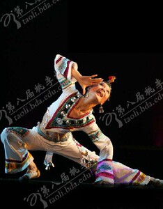 红果果演出服饰古典舞服装喊月亮彝族独舞服民族舞蹈桃李杯