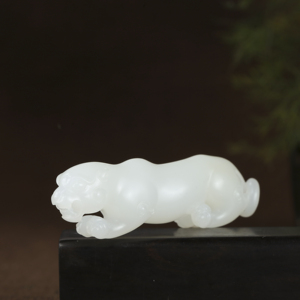 在售 新疆和田玉白玉籽料虎符虎虎生威吊坠挂件苏工天然玉石