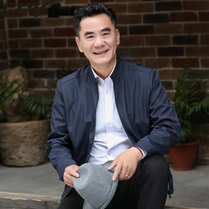 中年红外套男爸爸